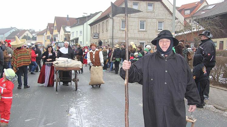 Beim Faschingsumzug in Königsfeld Foto: Georg Stöhr