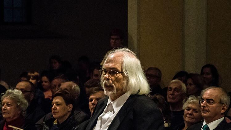Zahlreiche Mitwirkende gestalteten die konzertante Weihnachtsfeier  des Casimirianums in St. Moriz - vom Vororchester bis zu den CaSingers und den CaSinfonikern unter der Leitung von Hans-Jürgen Hofmann.Foto: Jochen Berger