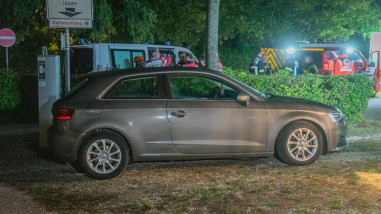 Flucht vor Polizeikontrolle: Autofahrer springt in Altm&uuml;hlsee und schwimmt Einsatzkr&auml;ften davon