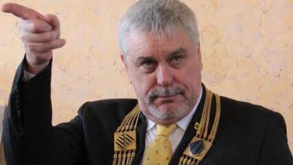 Bei Empfängen trägt der Oberbürgermeister Amtskette: Norbert Tessmer bei der Veranstaltung im Landestheater. Fotos: Simone Bastian