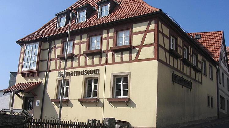 Dieses Haus sollte wegen der Verbreiterung der Straße abgerissen werden. Nun beherbergt es das Heimatmuseum. Auch morgen, zum Tag des offenen Denkmals, kann es besucht werden. Foto: S. Sesselmann