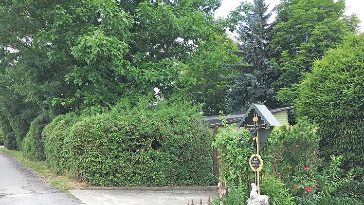 Blick auf den Eingang zu Holschuhs Garten Foto: Schreiber
