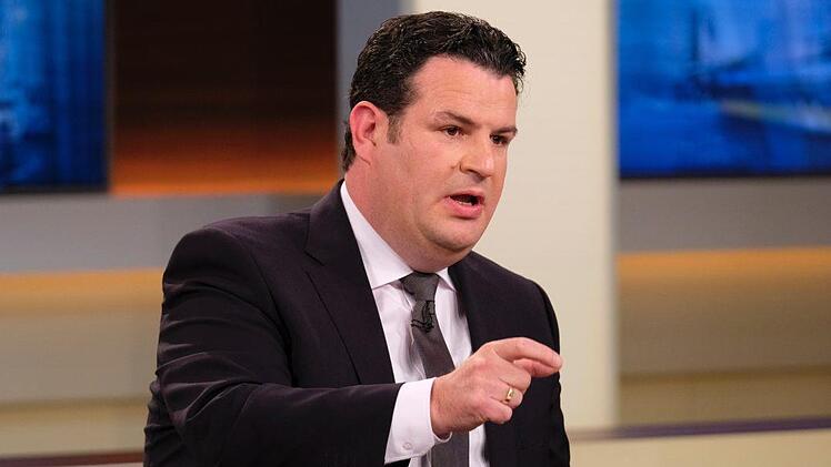 Gibt es bald kein Hartz IV mehr? Darüber wurde auch am Sonntagabend wieder diskutiert. Und zwar bei "Anne Will". Foto: Wolfgang Borrs/NDR/dpa