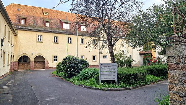Bad Kissingen: Landratsamtsgebäude könnte Notunterkunft für Flüchtlinge werden - "bietet sich an"