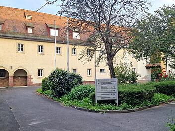 Bad Kissingen: Landratsamtsgebäude könnte Notunterkunft für Flüchtlinge werden - "bietet sich an"