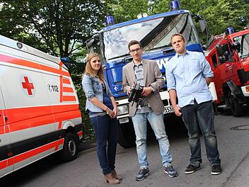 Regisseur, Kameramann und Cutter Julian Barthel neben den beiden Hauptdarstellern Michelle Philippen und Niklas Löhlein. Foto: Laura Scheler