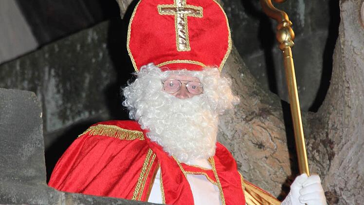 Der Nikolaus beim Kronacher Weihnachtsmarkt Foto: Friedwald Schedel