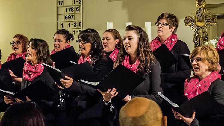 Impressionen vom Weihnachtskonzert mit dem "Vocalensemble Coburg" in Unterlauter.Foto: Jochen Berger