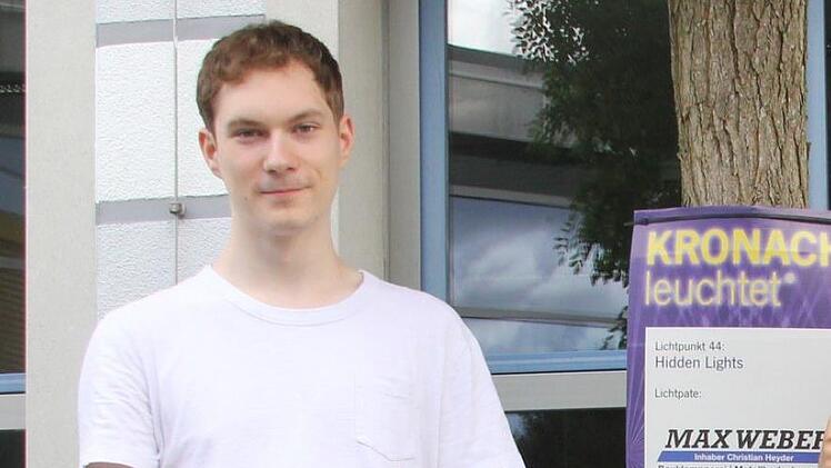 "Kronach leuchtet" findet der Schüler Philipp Mayer jetzt sicherlich noch besser: Durch die Gäste des chinesischen Generalkonsulats konnte er noch einen Platz im Chinese Bridge Summer Camp ergattern und fliegt bald nach China.  Foto: Theresa Schiffl