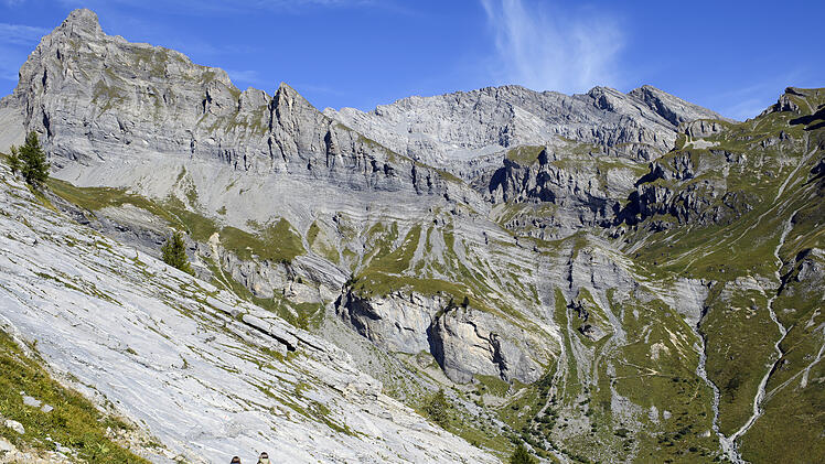 Zwei deutsche Bergsteigerinnen im Schweizer Wallis abgestürzt - Unfall endet tödlich