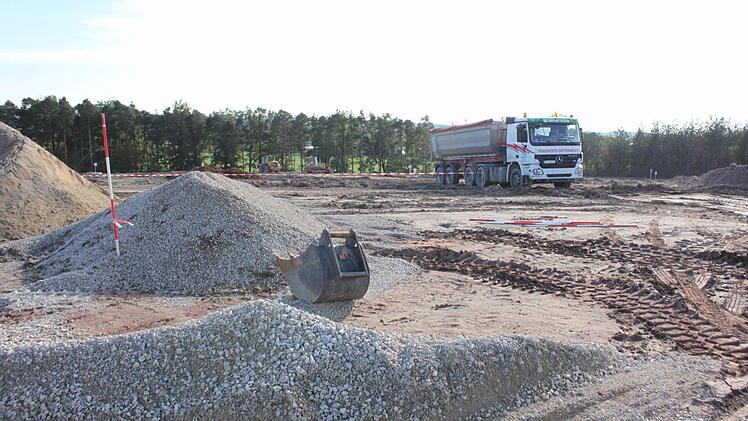 Unter Schotter und Erde verschwunden sind die 340 000 Kubikmeter Müll.