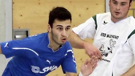 Yasin Sahan vom SV Türkgücü Neustadt ist einer der vielen türkischen "Hallencracks". Neben dem Team aus der Puppenstadt sind mit dem FC Anadoluspor Coburg und dem SV Bosporus Coburg zwei weitere ambitionierte Teams in der Zwischenrunde der Hallenkreismeisterschaft vertreten. Dann steigen erstmals auch die Bezirksligisten und Landesligist FC Burgkunstadt in den laufenden Wettbewerb ein. Foto: Timo Geldner