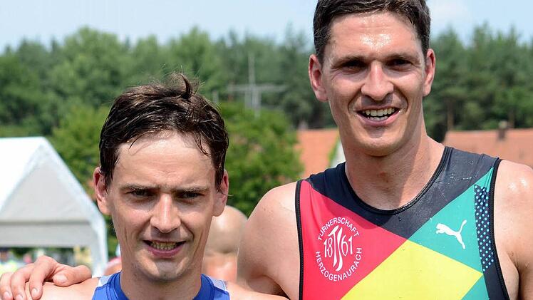 Christian Seeberger (links) und Jochen Blasch im Ziel vereint