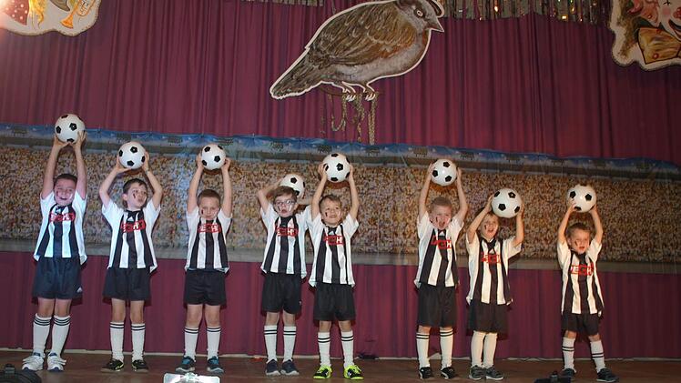 FC-Fasching in Rottershausen mit viel Tanz, Gesang und Sketchen. Foto: Stefan Geiger