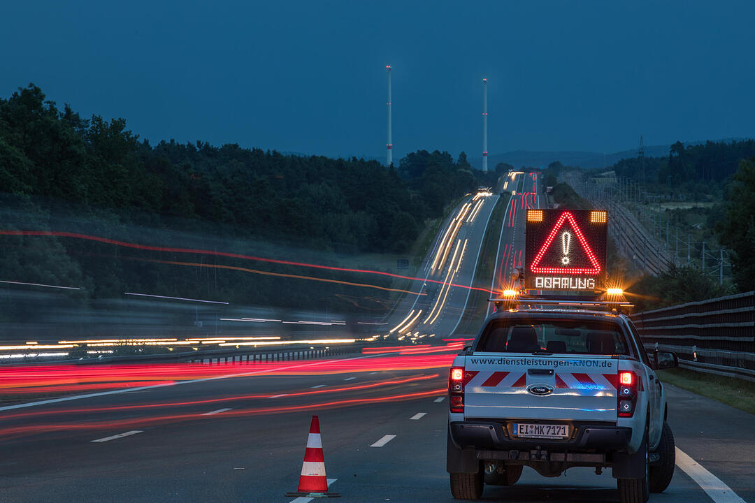 Auffahrunfall auf der A9 bei Allersberg: Lkws krachen ineinander – Bergungsarbeiten laufen