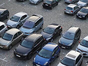 Parkplatzprobleme sind auch in kleineren Städten häufig.