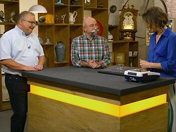 Helmut aus Offenburg hoffte in der Montagsfolge der ZDF-Tr&ouml;delshow "Bares f&uuml;r Rares" auf einen Liebhaber f&uuml;r seine besonderen St&uuml;cke - und wurde nicht entt&auml;uscht.