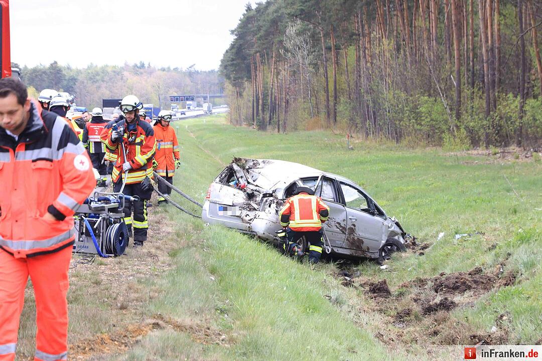 Nürnberg: Auto überschlägt sich mehrmals auf der A3 – Familie verletzt