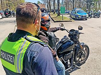 Die gro&szlig; angelegte Polizeikontrolle fand bei Burg Feuerstein statt.