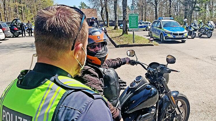 Die gro&szlig; angelegte Polizeikontrolle fand bei Burg Feuerstein statt.