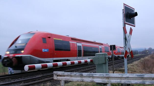 Bei Seidenhof wird nun doch keine Br&uuml;cke &uuml;ber die Bahnlinie gebaut. Foto: Stephan Tiroch
