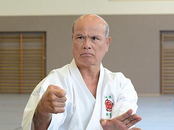 Kiyohide Shinjo in Aktion beim Karate-Lehrgang in der Oerlenbacher Heglerhalle.Jürgen Schmitt