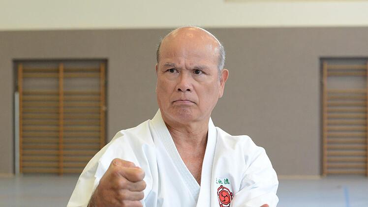 Kiyohide Shinjo in Aktion beim Karate-Lehrgang in der Oerlenbacher Heglerhalle.Jürgen Schmitt