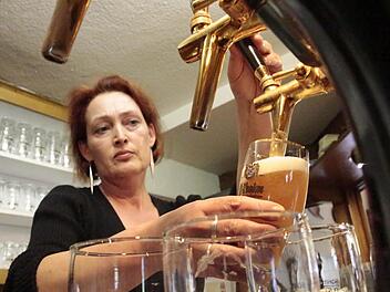 Wirtin Vera Telser will ihre Gäste verwöhnen. Fotos: Josef Hofbauer