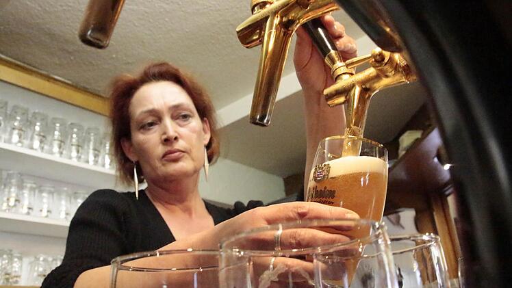 Wirtin Vera Telser will ihre Gäste verwöhnen. Fotos: Josef Hofbauer