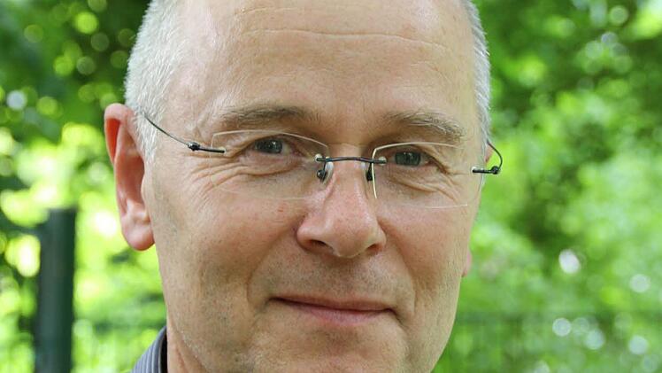 "Für uns ist das ein Riesen-Gewinn", freut sich der stellvertretende Leiter der Saaletal-Schule, Arnold Lippert, über die Möglichkeit, den Spielplatz nutzen zu können. "Unser Pausengelände ist ja nicht so prickelnd", kommentiert er das Außengelände der Schule. Deshalb werde der Spielplatz oft mitgenutzt. Seit 2003 hat die Patenschaft im Gegenzug die Patenschaft übernommen: "Das machen die Schüler der 7. Klasse, das passt gut, weil da die Berufsorientierung los geht." Die Jugendlichen sammeln ...