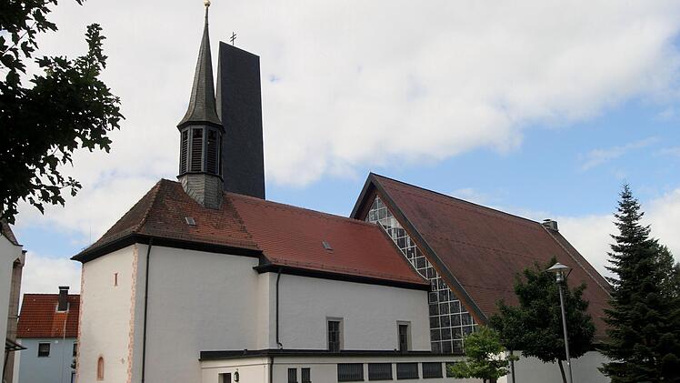 Alt und neu fügen sich in Kirchaich gut zusammen. Die beiden Gebäude stehen Mauer an Mauer.Foto: Günther Geiling