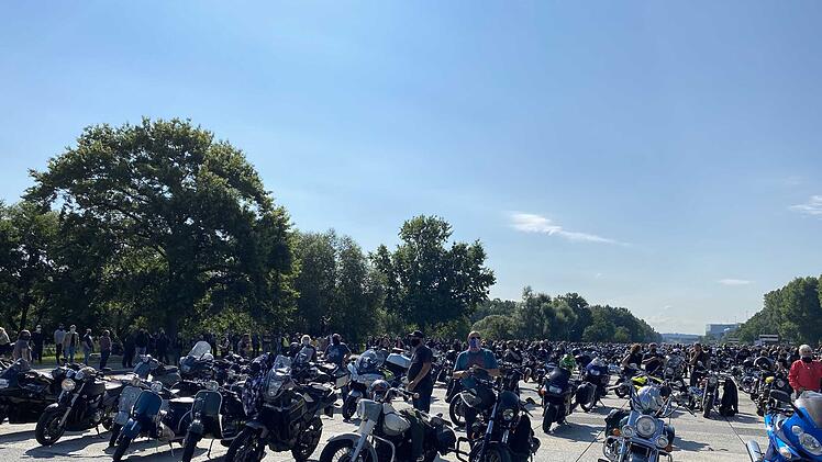 Tausende Biker demonstrieren in Nürnberg