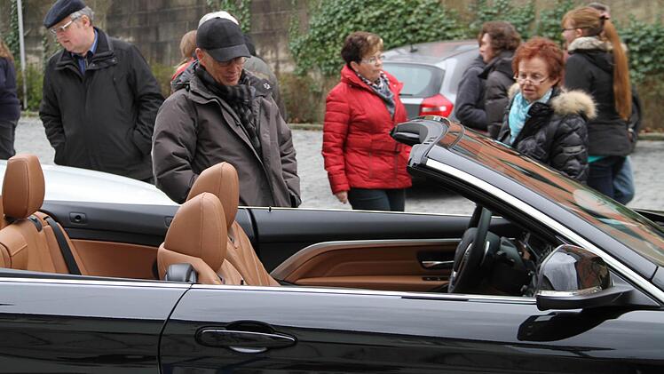 Erwies sich als echter Hingucker, ein BMW-Cabrio 420D in Schwarzmetallic.