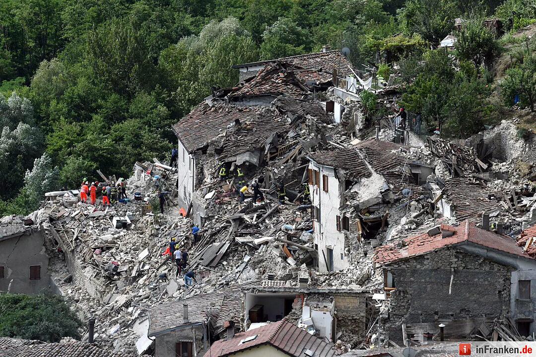 Schweres Erdbeben erschüttert Zentralitalien