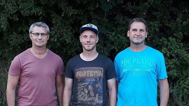 Auraer Doppelspitze: Unser Bild zeigt (von links) Thomas Lutz und Christof Sauer zusammen mit Vorsitzendem Ulli Kaiser.SV Aura
