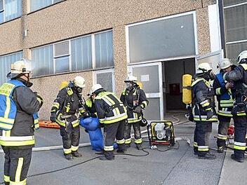 Die Atemschutzgeräteträger am Übungsort Foto: K.- H. Hofmann