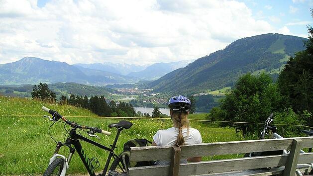 Weil es seiner Meinung nach bei einer Mountainbike-Tour zu viele Pinkelpausen gab, zog ein Mann aus N&uuml;rnberg vor das Amtsgericht M&uuml;nchen. Er und zwei weitere Begleiter wollten einen Teil ihres Geldes zur&uuml;ck. Symbolfoto: Simon/Pixabay.com
