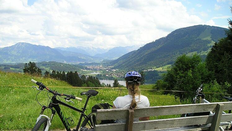 Weil es seiner Meinung nach bei einer Mountainbike-Tour zu viele Pinkelpausen gab, zog ein Mann aus N&uuml;rnberg vor das Amtsgericht M&uuml;nchen. Er und zwei weitere Begleiter wollten einen Teil ihres Geldes zur&uuml;ck. Symbolfoto: Simon/Pixabay.com