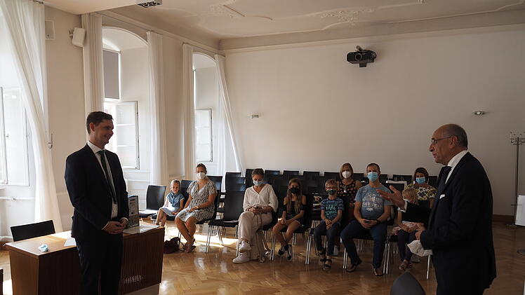 Bamberg: Gewinner*innen des Bamberger Stra&szlig;enkreide-Wettbewerbs im Rathaus ausgezeichnet