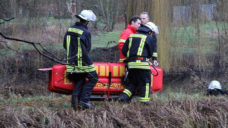 Die Feuerwehr wollte in Dechsendorf ein Reh aus dem Weiher retten. Foto: Michael Busch