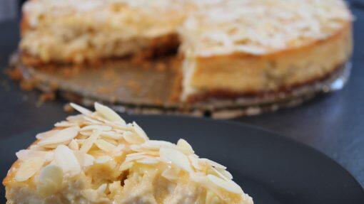 Cremiger Apfel-Käsekuchen mit Marzipan &#038; Mandeln