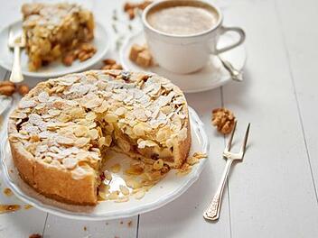 Apfelkuchen mit Mürbeteig und Sauerrahm