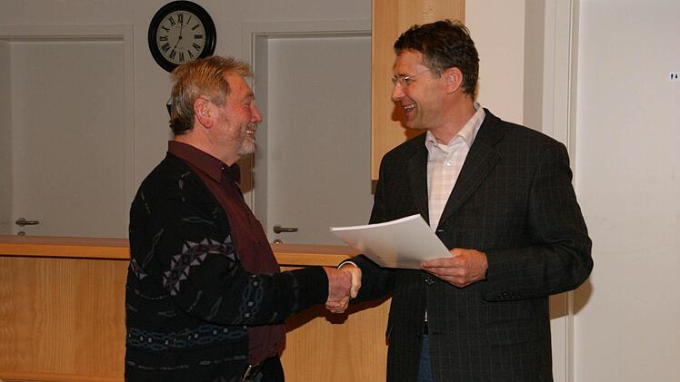 Rainer Väth (rechts) dankt Günther Hofmann