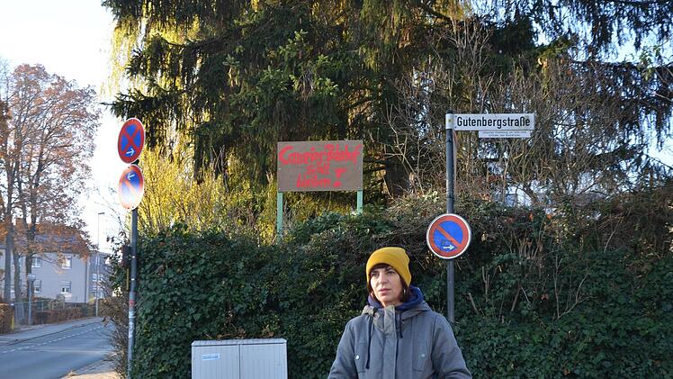 Nachbarin Christina Grübler fordert: Der Camping-Bahnhof soll bleiben! Foto: Bernhard Panzer