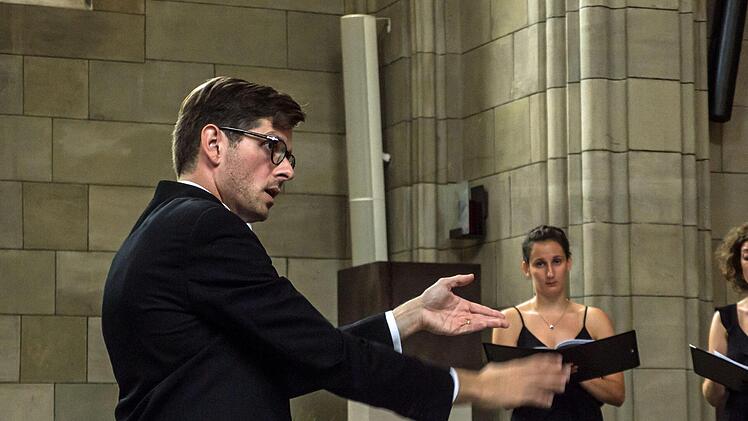 Impressionen: Der Kammerchor der Universität Straßburg gastierte in der Coburger Pfarrkirche St. Augustin.Foto: Jochen Berger