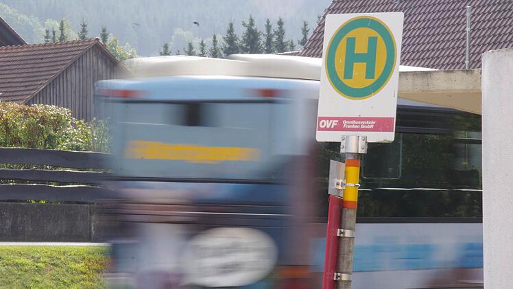 450 öffentliche Haltestellen und 130 Bedarfshaltestellen im Landkreis werden im Zuge des Mobilitätskonzepts verschönert. Auch wird es künftig neue Fahrpläne geben.  Foto: Marco Meißner, Archiv