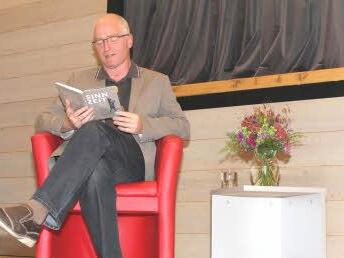 Johannes Simon stellte sein Sinnzeit-Buch vor. Ausführlich ging der Diplom-Theologe auf die Themen "Was macht mich happy?", "Achten statt ächten" und "Neuland entdecken" ein. Das, so ist er überzeugt, beschäftige die Menschen "auch heute im Jahr 2014". Foto: Ralf Naumann