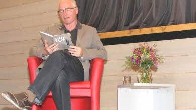 Johannes Simon stellte sein Sinnzeit-Buch vor. Ausführlich ging der Diplom-Theologe auf die Themen "Was macht mich happy?", "Achten statt ächten" und "Neuland entdecken" ein. Das, so ist er überzeugt, beschäftige die Menschen "auch heute im Jahr 2014". Foto: Ralf Naumann