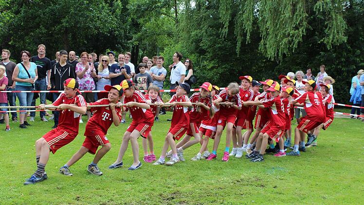 Die Gegner des Teams aus Aicha sind die Gastkinder aus Tschernobyl. Und sie gewinnen! Foto: Manja von Nida