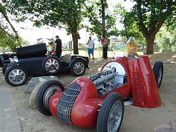 Die alten Autos begeisterten unabhängig von ihrer Marke die Besucher in Neunkirchen. Fotos: Petra Malbrich